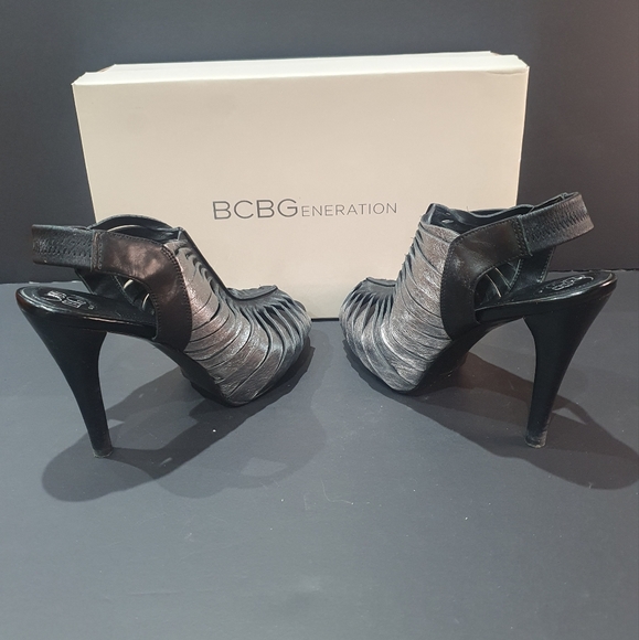 BCBG Metallic Silver and Black heels - Picture 4 of 8